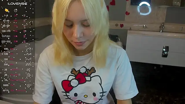 Snapshot of EmilyTrase chatting on March 5, 1:12 am EmilyTrase online show from March 5, 1:12 am