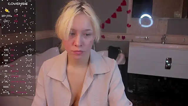 Snapshot of EmilyTrase chatting on March 6, 1:24 am EmilyTrase online show from March 6, 1:24 am