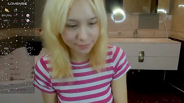 Snapshot of EmilyTrase chatting on March 7, 1:24 am EmilyTrase online show from March 7, 1:24 am