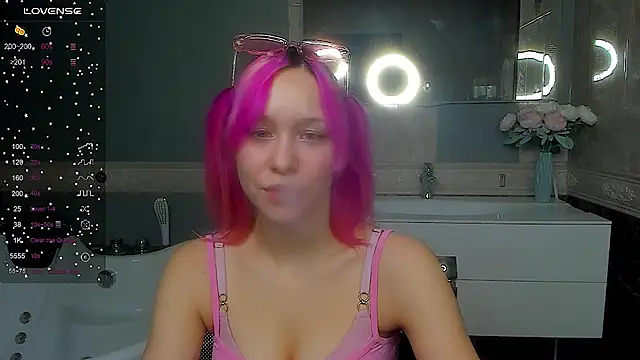 Snapshot of EmilyTrase chatting on March 26, 3:45 am EmilyTrase online show from March 26, 3:45 am