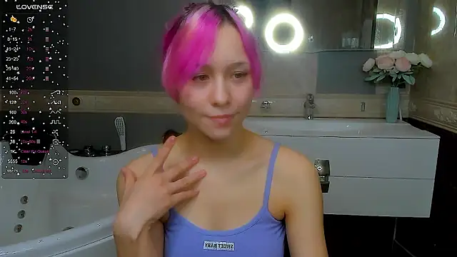 Snapshot of EmilyTrase chatting on March 27, 1:33 am EmilyTrase online show from March 27, 1:33 am