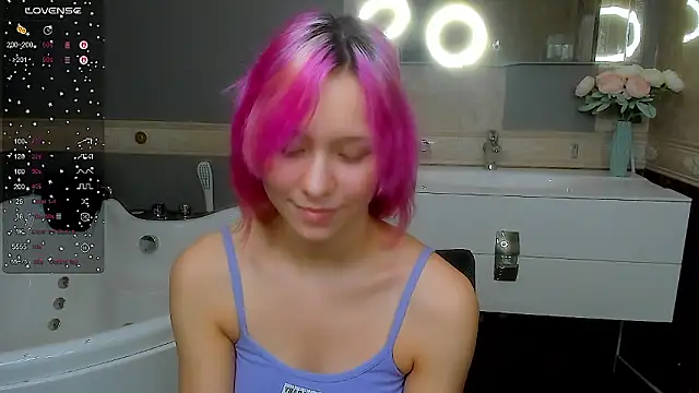 Snapshot of EmilyTrase chatting on March 27, 8:26 am EmilyTrase online show from March 27, 8:26 am