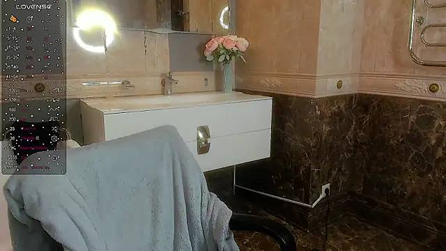 Snapshot of EmilyTrase chatting on April 1, 1:17 am EmilyTrase online show from April 1, 1:17 am