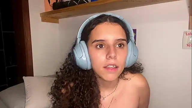 WinnieKloth online show from February 13, 10:39 pm