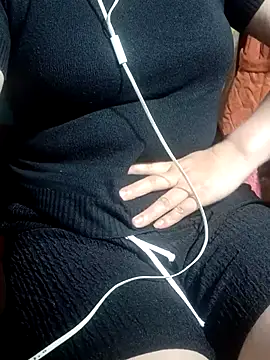 Snapshot of yun_2006 chatting on March 6, 12:45 pm yun 2006 online show from March 6, 12:45 pm