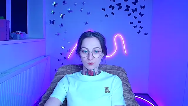 Esmi Winter online show from March 22, 6:44 pm