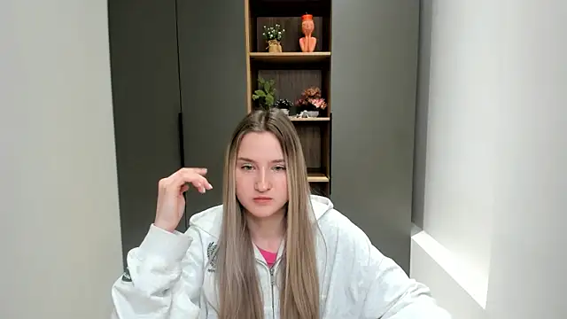 FlaviaStaffon online show from February 13, 7:59 am