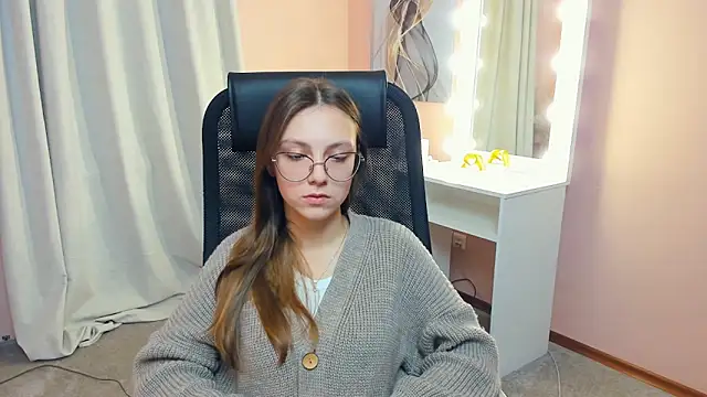 EvonHowell online show from February 10, 1:15 pm