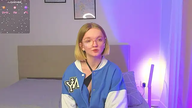 Snapshot of StellaBunny chatting on February 18, 1:07 pm StellaBunny online show from February 18, 1:07 pm