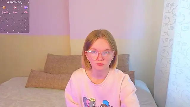 Snapshot of StellaBunny chatting on March 3, 4:07 am StellaBunny online show from March 3, 4:07 am