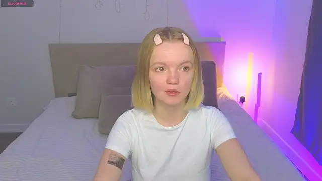 Snapshot of StellaBunny chatting on March 27, 4:18 am StellaBunny online show from March 27, 4:18 am