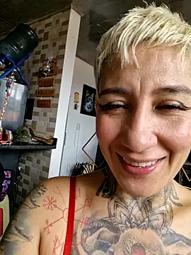 Snapshot of Everlyn_sexx chatting on June 2, 6:21 pm Everlyn sexx online show from June 2, 6:21 pm