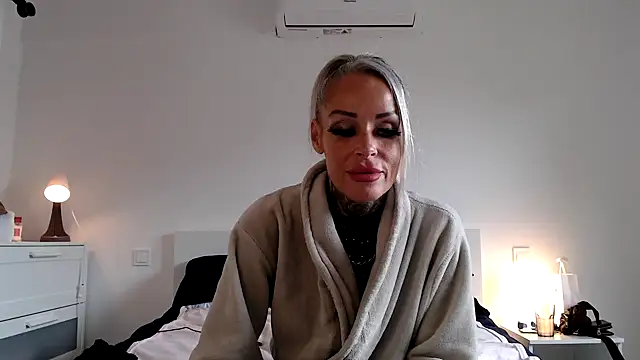 Sophie-Logan-Ink online show from March 26, 10:10 am