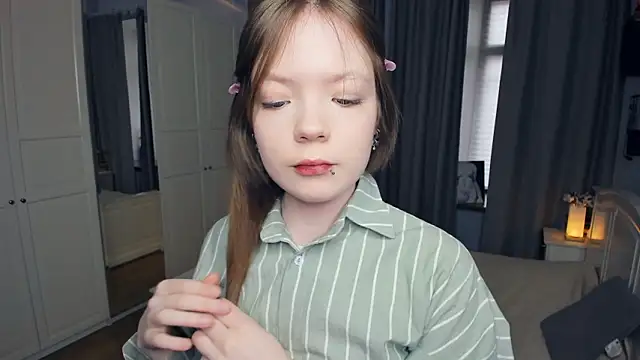 LavenderMitten online show from March 6, 5:26 am