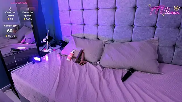 Snapshot of Blue_Aura_ chatting on March 19, 8:24 pm Blue Aura online show from March 19, 8:24 pm