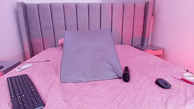 Snapshot of freyhasmith_ chatting on March 17, 2:49 am freyhasmith online show from March 17, 2:49 am