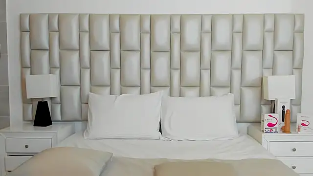 paola katy dicks online show from March 7, 7:49 pm