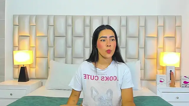 Snapshot of paola_katy_dicks chatting on November 1, 1:24 pm paola katy dicks online show from November 1, 1:24 pm