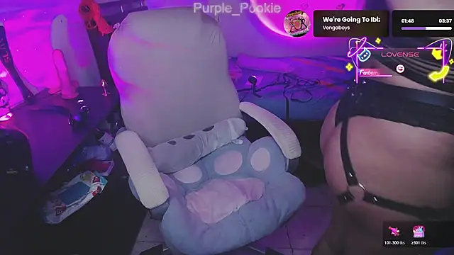 Snapshot of Purple-Pookiee chatting on March 30, 4:35 am Purple-Pookiee online show from March 30, 4:35 am