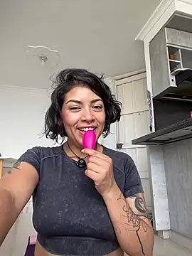 sara-jules online show from June 10, 3:22 pm