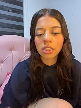 Snapshot of Deva_00 chatting on March 18, 12:58 am Deva 00 online show from March 18, 12:58 am