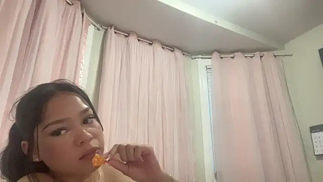 Snapshot of lizabbyyy chatting on June 10, 12:22 am lizabbyyy online show from June 10, 12:22 am