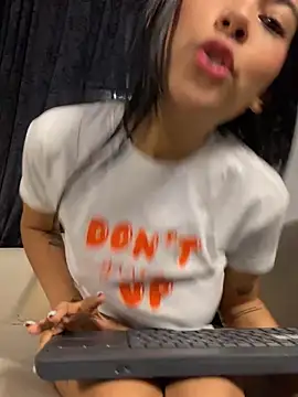 Snapshot of PAULA__MONTES- chatting on February 13, 1:45 am PAULA MONTES- online show from February 13, 1:45 am