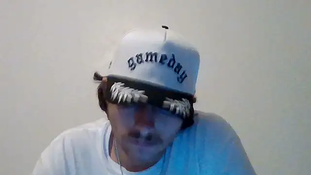 Tallhungandcloudy online show from February 26, 3:05 am