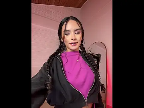 Snapshot of cristal_roberts chatting on June 8, 9:26 pm cristal roberts online show from June 8, 9:26 pm