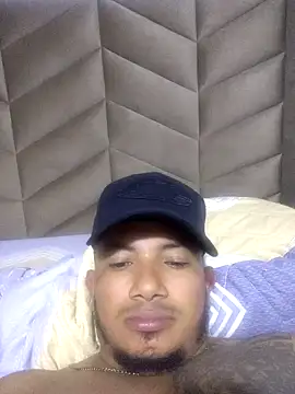 Snapshot of Pablito1993 chatting on February 14, 12:18 am Pablito1993 online show from February 14, 12:18 am