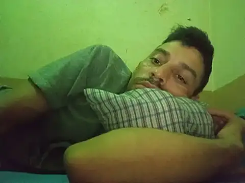 Snapshot of segnini21 chatting on May 19, 2:40 am segnini21 online show from May 19, 2:40 am