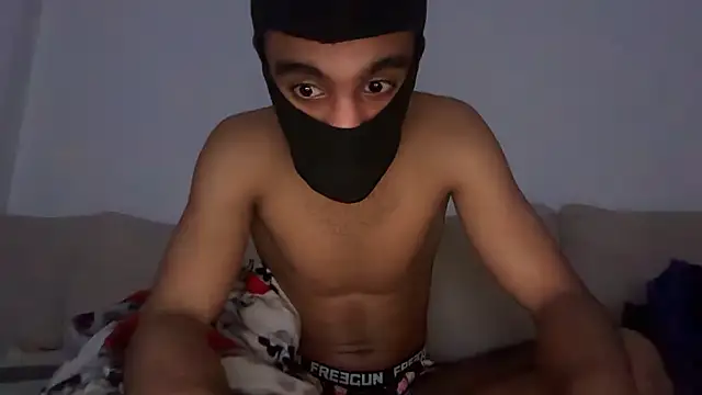 Snapshot of reubeu2pnm chatting on February 13, 3:35 am reubeu2pnm online show from February 13, 3:35 am