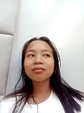 Snapshot of Asianpinay_Skinny1818 chatting on April 20, 12:02 am Asianpinay Skinny1818 online show from April 20, 12:02 am