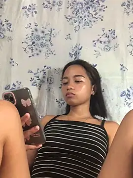 Snapshot of Asianpinay_Skinny1818 chatting on June 9, 9:43 am Asianpinay Skinny1818 online show from June 9, 9:43 am