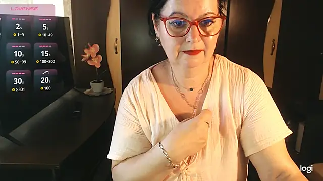 exiMIlf online show from June 4, 9:59 am