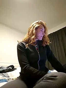 sweetsophie69 online show from May 3, 7:53 pm