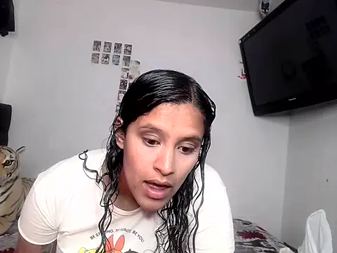 luna E online show from February 17, 1:07 pm