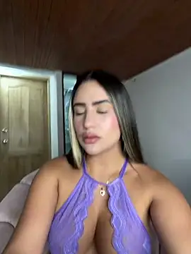 Miilana  online show from May 17, 3:04 am