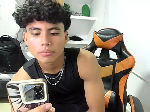 marcus dick    online show from August 6, 3:52 am