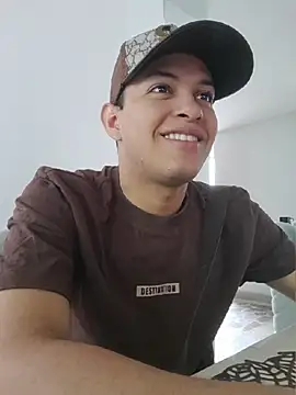 Top and bottom online show from June 20, 8:11 pm