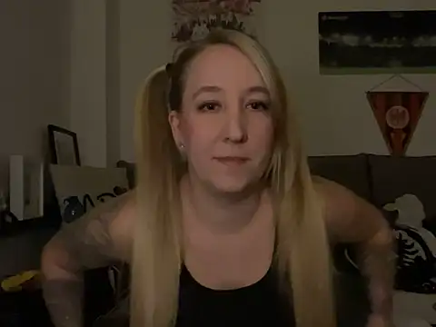 Snapshot of Ninimaus chatting on February 20, 9:04 pm Ninimaus online show from February 20, 9:04 pm