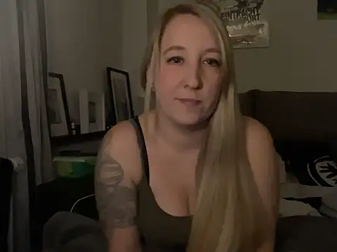 Snapshot of Ninimaus chatting on March 12, 8:15 pm Ninimaus online show from March 12, 8:15 pm