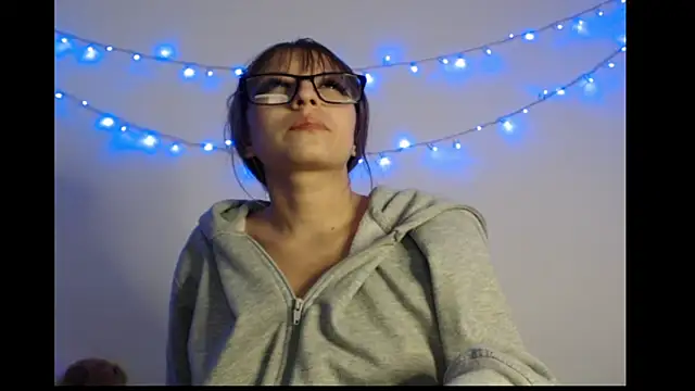 Snapshot of michell_bunny1 chatting on March 31, 2:13 am michell bunny1 online show from March 31, 2:13 am