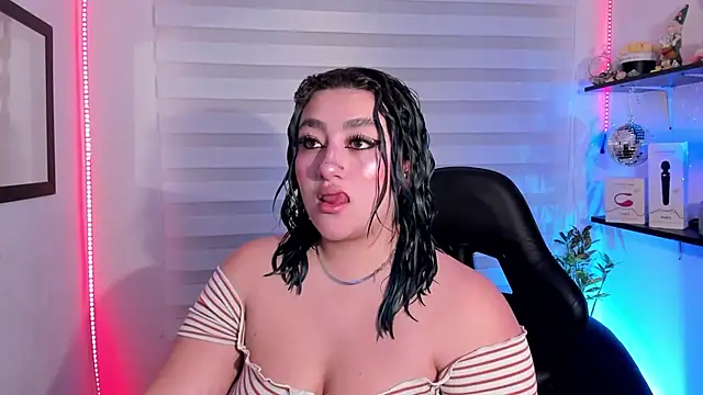 Snapshot of Emily_Jonesh chatting on July 26, 12:34 pm Emily Jonesh online show from July 26, 12:34 pm