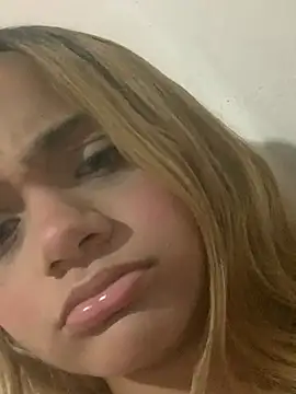 Snapshot of ayla0881 chatting on February 14, 6:10 am ayla0881 online show from February 14, 6:10 am