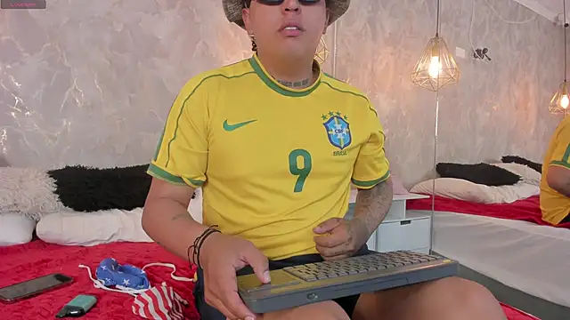 benitoandkendall online show from February 12, 10:10 am