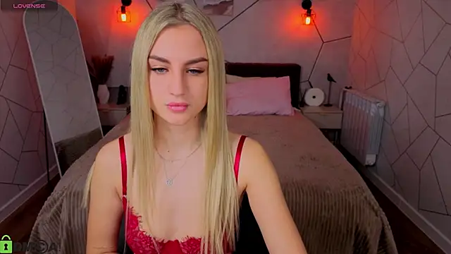 Snapshot of Silen_Tori chatting on April 6, 9:32 am Silen Tori online show from April 6, 9:32 am