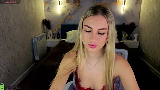 Snapshot of Silen_Tori chatting on June 11, 12:43 am Silen Tori online show from June 11, 12:43 am