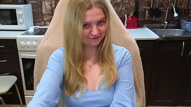 AnitaXVine online show from June 18, 7:29 pm