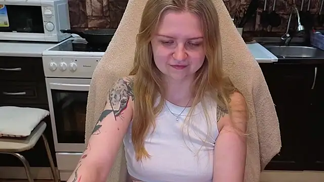 AnitaXVine online show from July 25, 7:11 pm